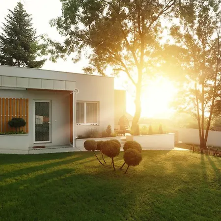 Kuca Sa Bazenom Do 10 Osoba Freedom Place Jagodina