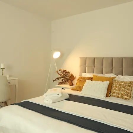 Willa Kuca Sa Bazenom Do 10 Osoba Freedom Place Jagodina