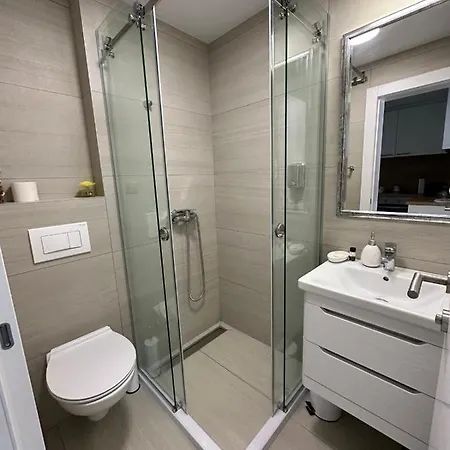 Kuca Sa Bazenom Do 10 Osoba Freedom Place Willa Jagodina