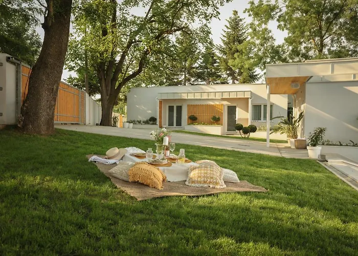 Kuca Sa Bazenom Do 10 Osoba Freedom Place Вилла Ягодина