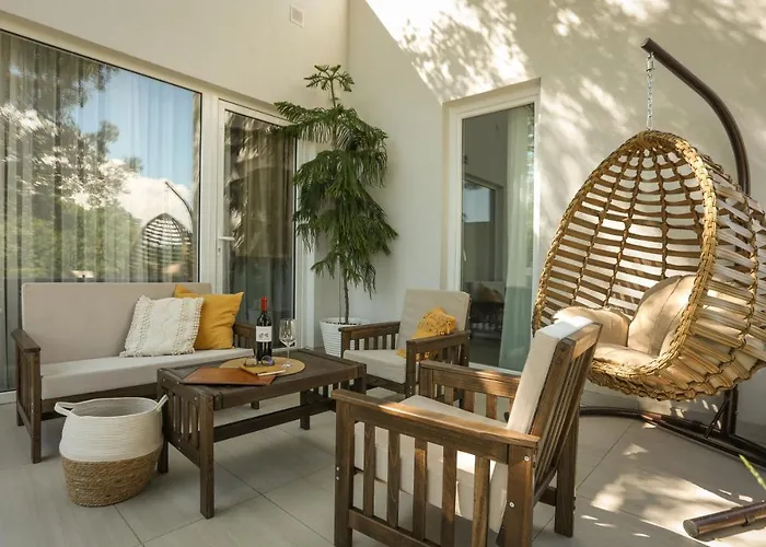 Kuca Sa Bazenom Do 10 Osoba Freedom Place Вилла